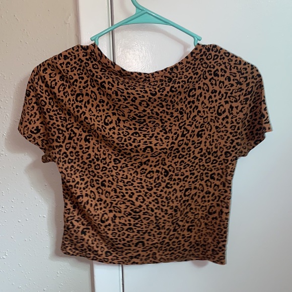 H&M cheetah crop top - Picture 4 of 4